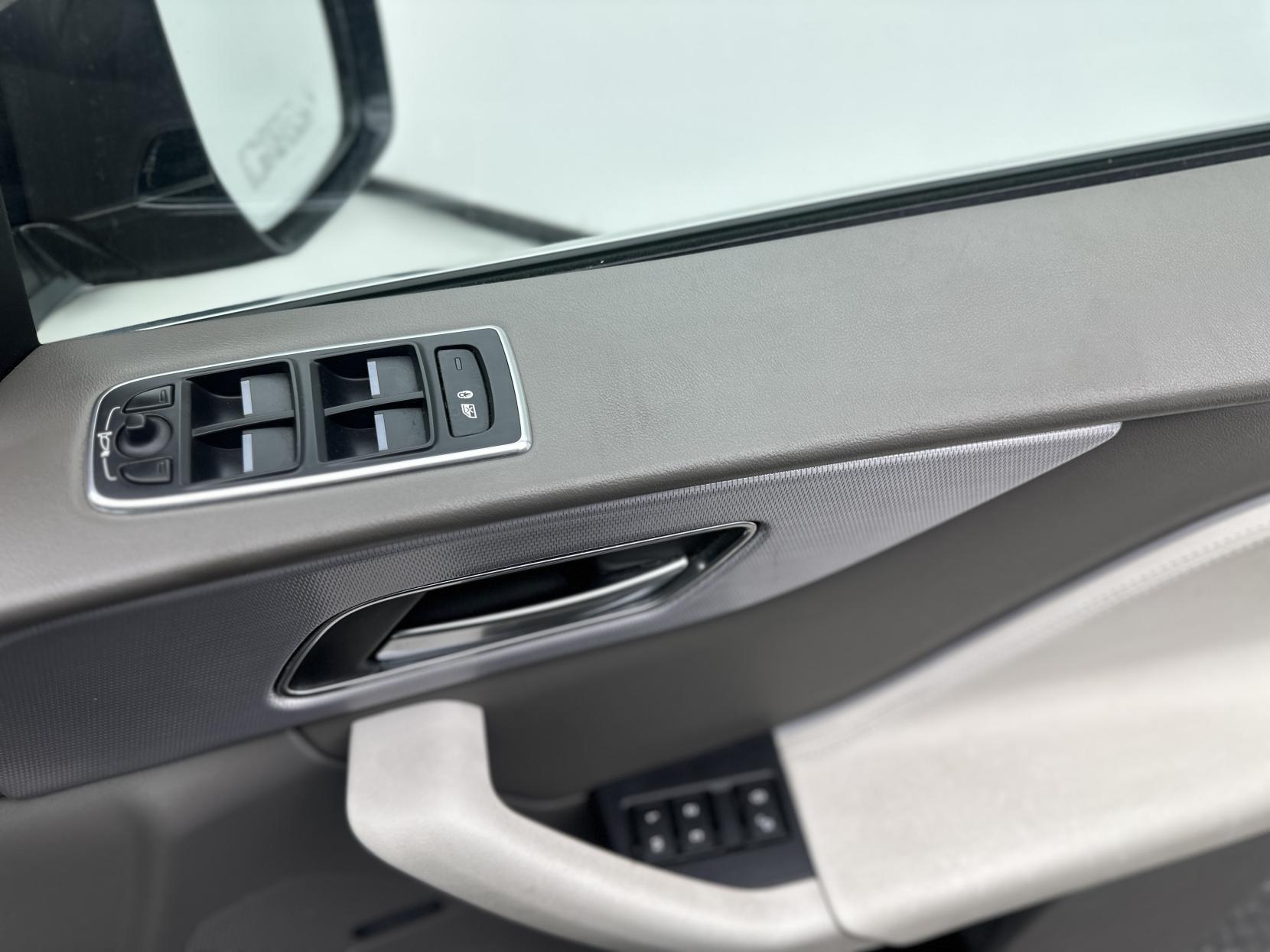 Jaguar F-PACE 2.0 D180 Portfolio SUV 5dr Diesel Auto AWD Euro 6 (s/s) (180 ps)