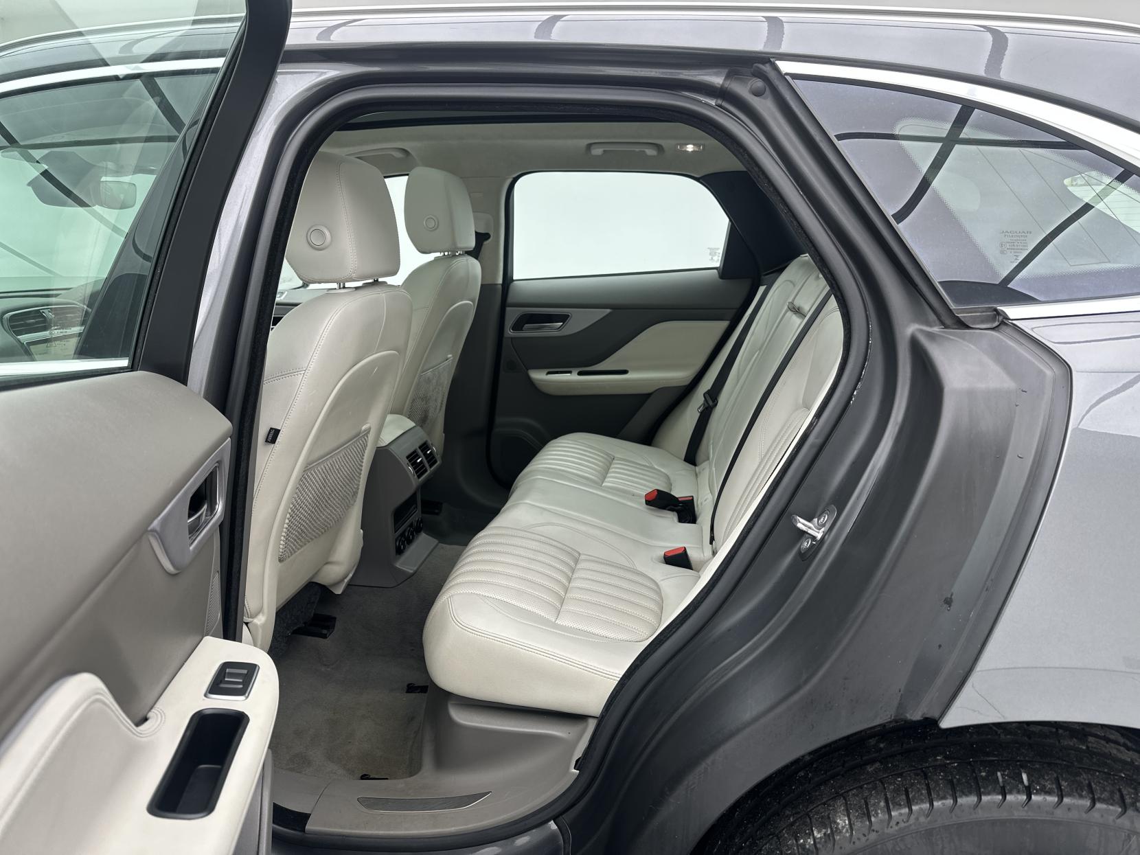 Jaguar F-PACE 2.0 D180 Portfolio SUV 5dr Diesel Auto AWD Euro 6 (s/s) (180 ps)