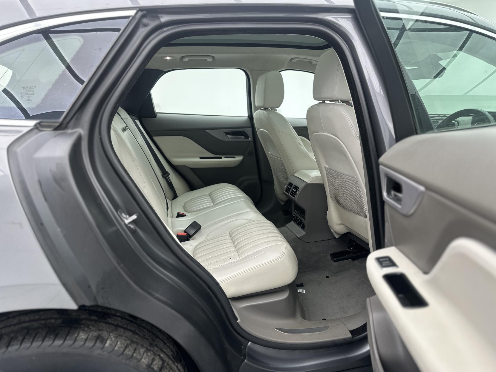 Jaguar F-PACE 2.0 D180 Portfolio SUV 5dr Diesel Auto AWD Euro 6 (s/s) (180 ps)