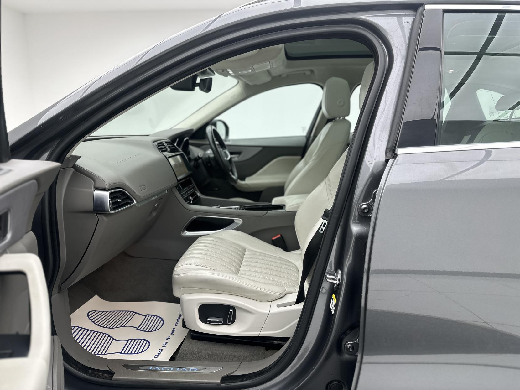 Jaguar F-PACE 2.0 D180 Portfolio SUV 5dr Diesel Auto AWD Euro 6 (s/s) (180 ps)