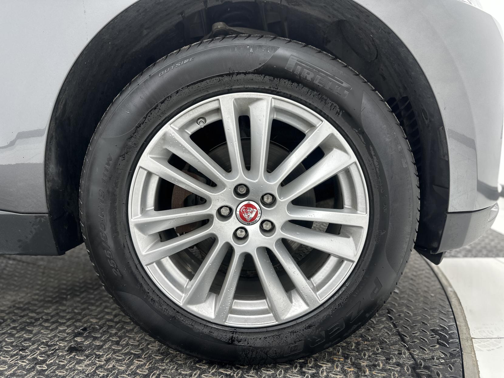 Jaguar F-PACE 2.0 D180 Portfolio SUV 5dr Diesel Auto AWD Euro 6 (s/s) (180 ps)