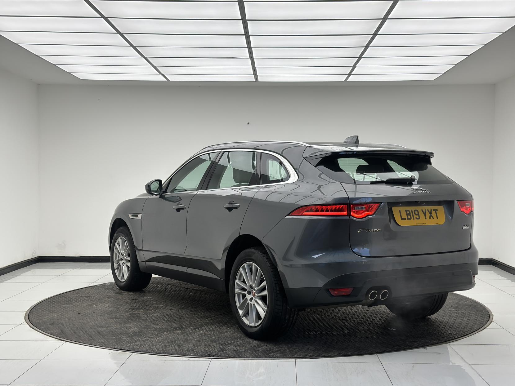 Jaguar F-PACE 2.0 D180 Portfolio SUV 5dr Diesel Auto AWD Euro 6 (s/s) (180 ps)