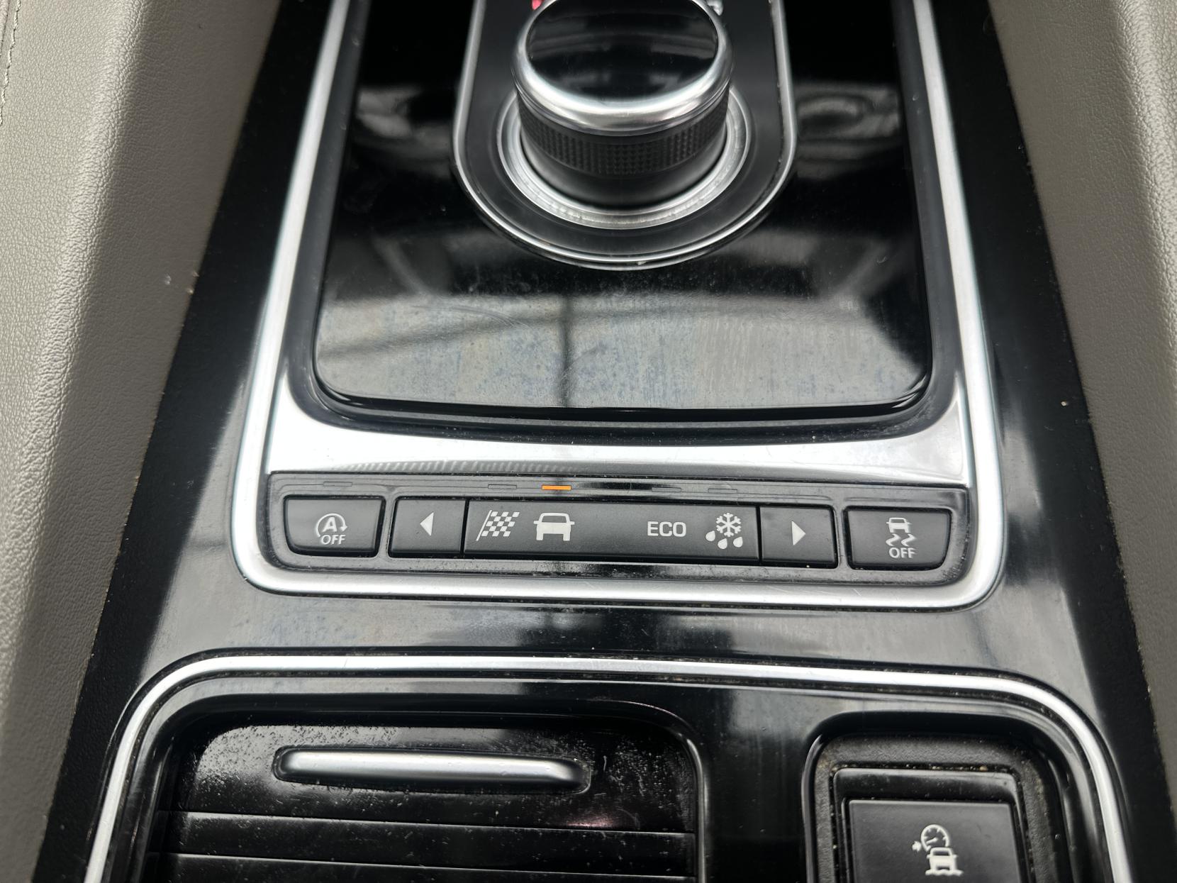 Jaguar F-PACE 2.0 D180 Portfolio SUV 5dr Diesel Auto AWD Euro 6 (s/s) (180 ps)