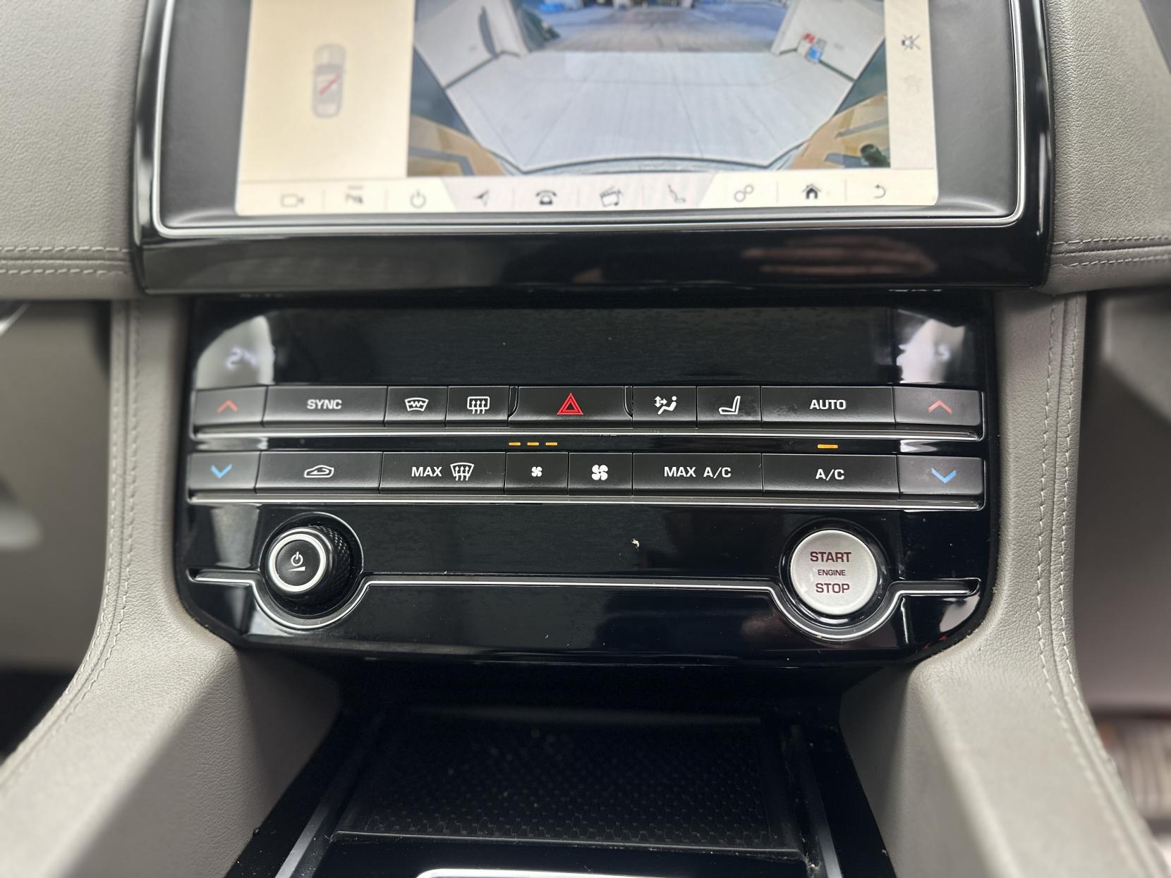 Jaguar F-PACE 2.0 D180 Portfolio SUV 5dr Diesel Auto AWD Euro 6 (s/s) (180 ps)