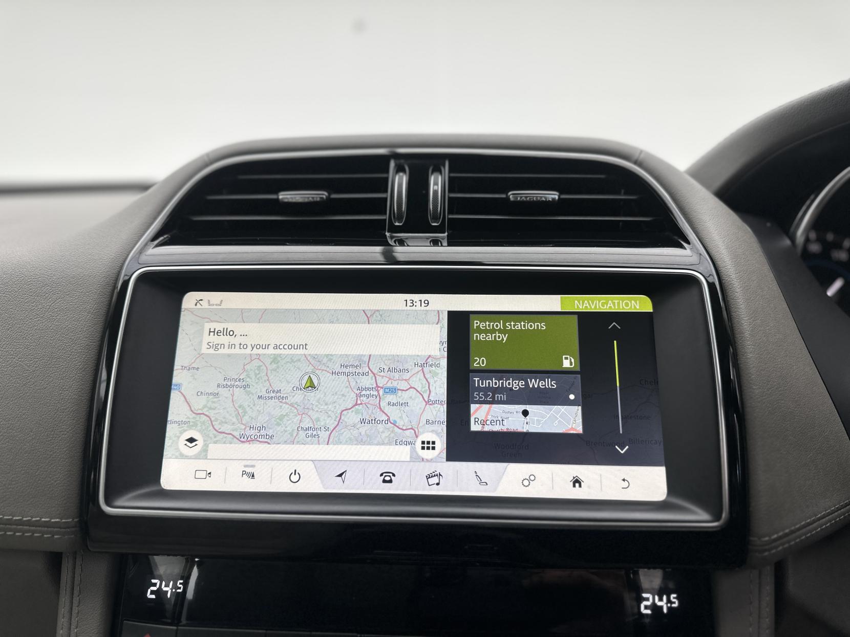 Jaguar F-PACE 2.0 D180 Portfolio SUV 5dr Diesel Auto AWD Euro 6 (s/s) (180 ps)