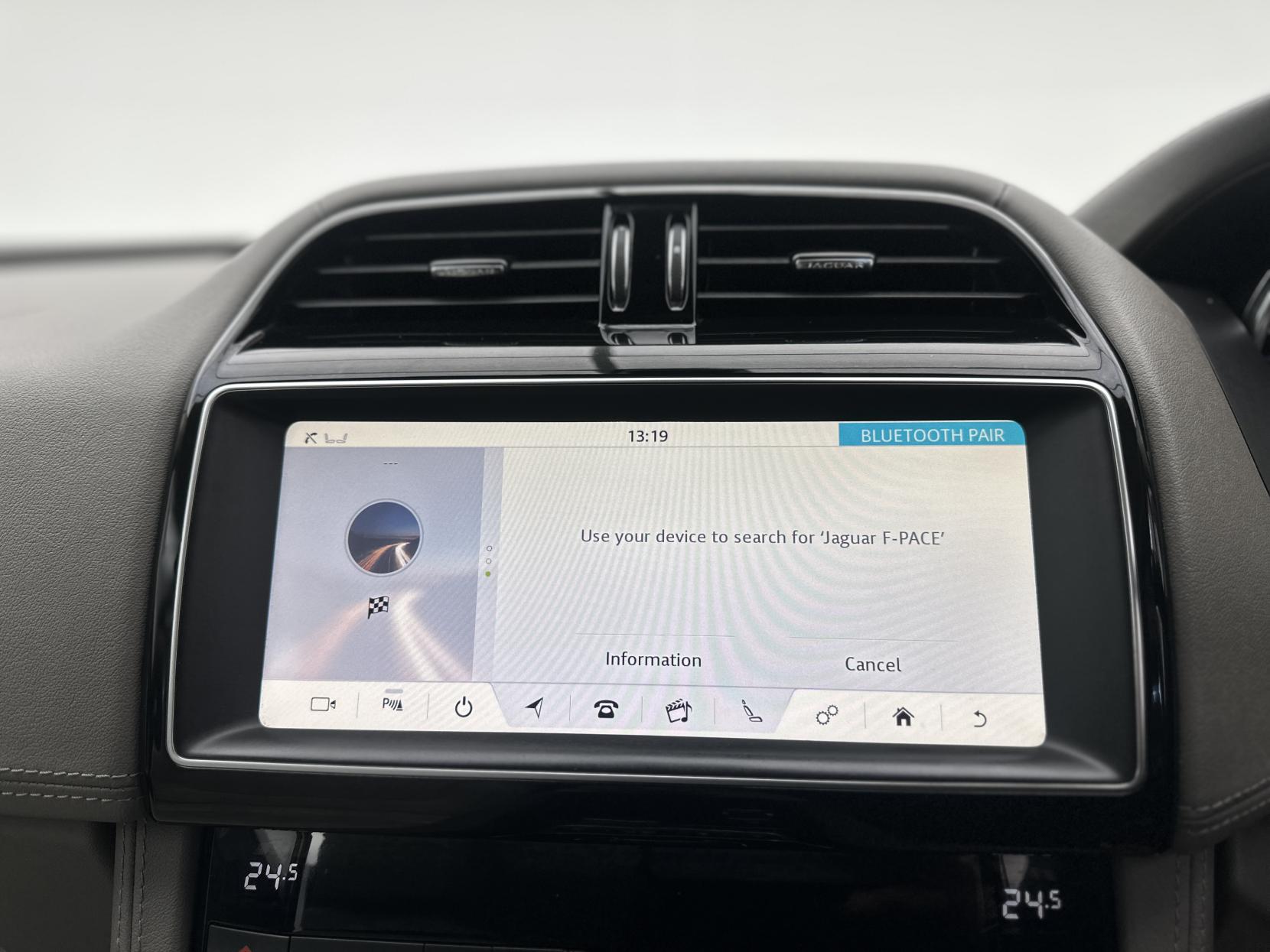 Jaguar F-PACE 2.0 D180 Portfolio SUV 5dr Diesel Auto AWD Euro 6 (s/s) (180 ps)