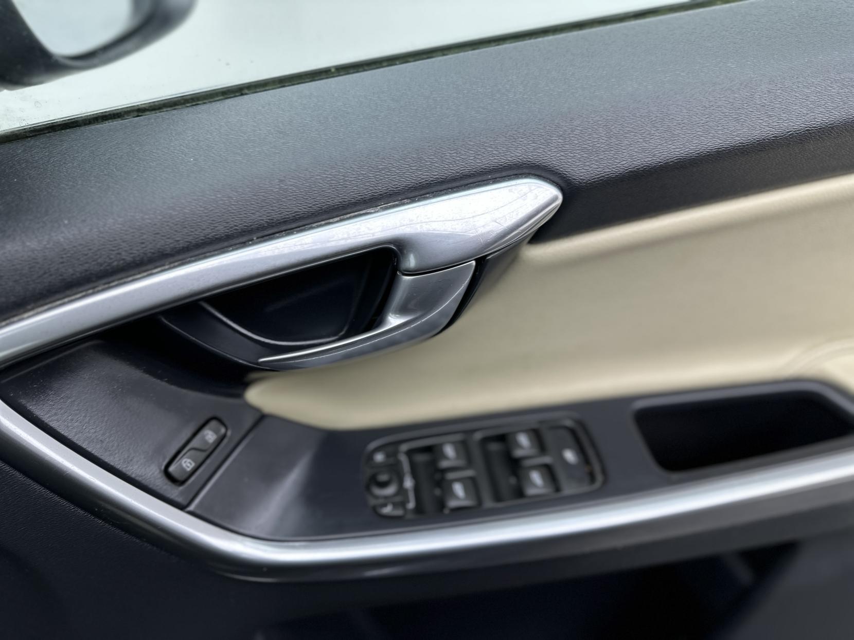 Volvo XC60 2.0 D4 SE Nav SUV 5dr Diesel Geartronic Euro 6 (s/s) (181 ps)