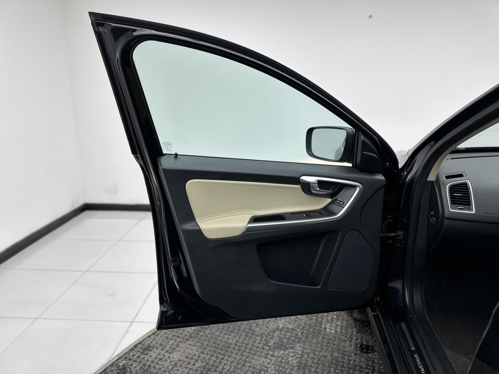 Volvo XC60 2.0 D4 SE Nav SUV 5dr Diesel Geartronic Euro 6 (s/s) (181 ps)