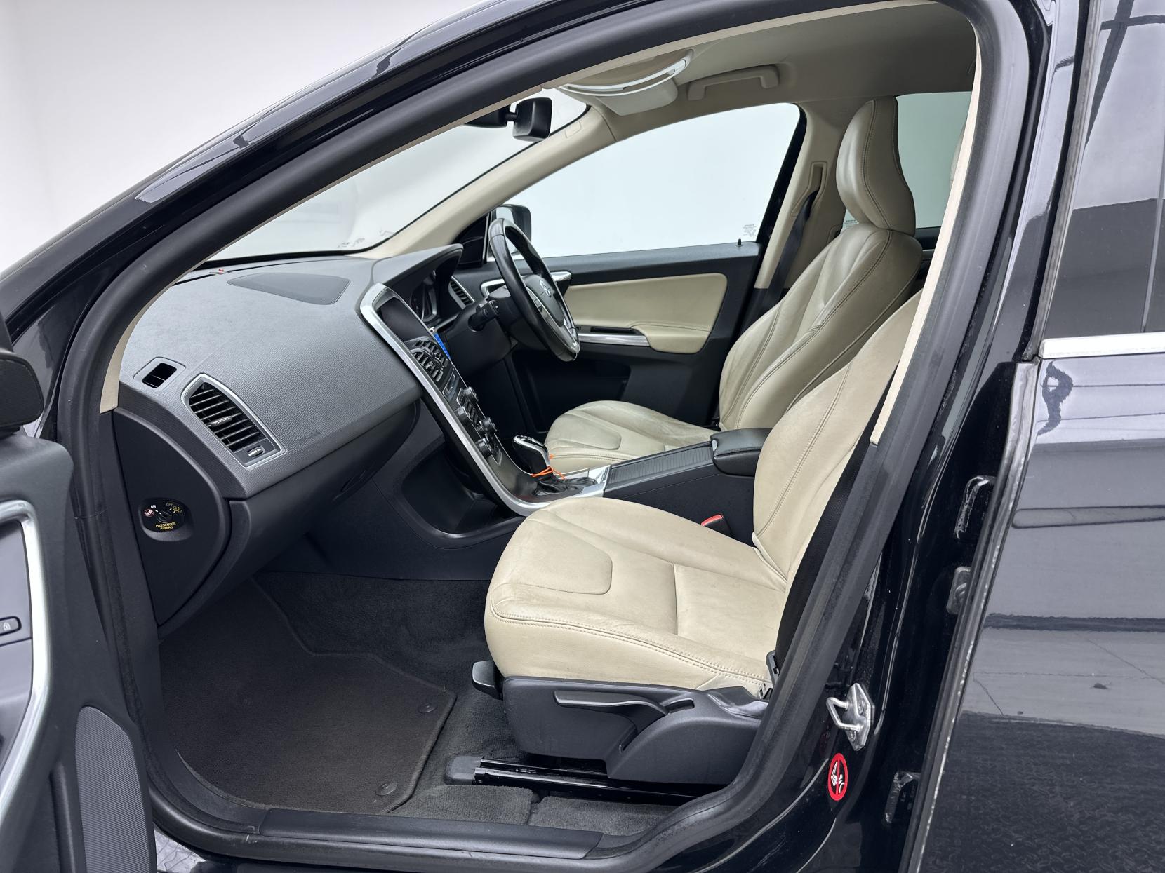 Volvo XC60 2.0 D4 SE Nav SUV 5dr Diesel Geartronic Euro 6 (s/s) (181 ps)