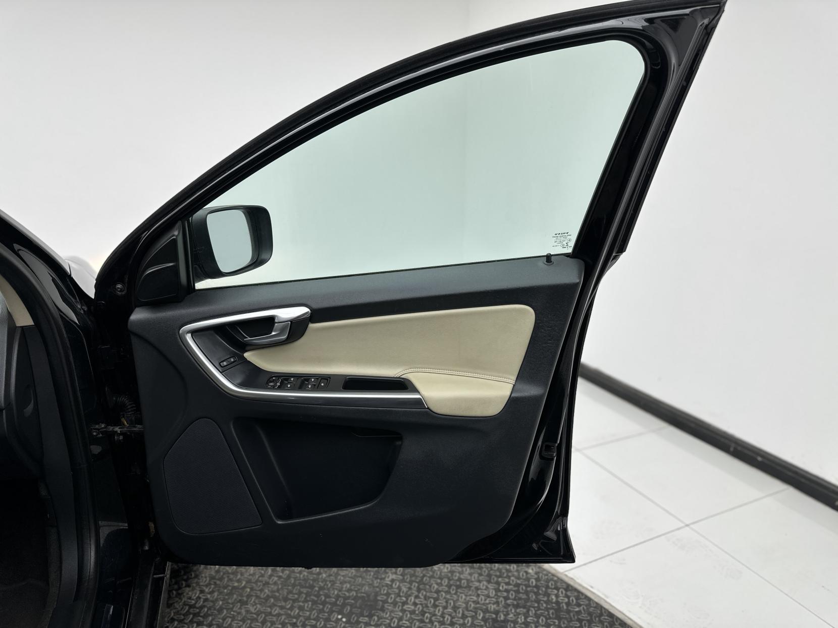 Volvo XC60 2.0 D4 SE Nav SUV 5dr Diesel Geartronic Euro 6 (s/s) (181 ps)