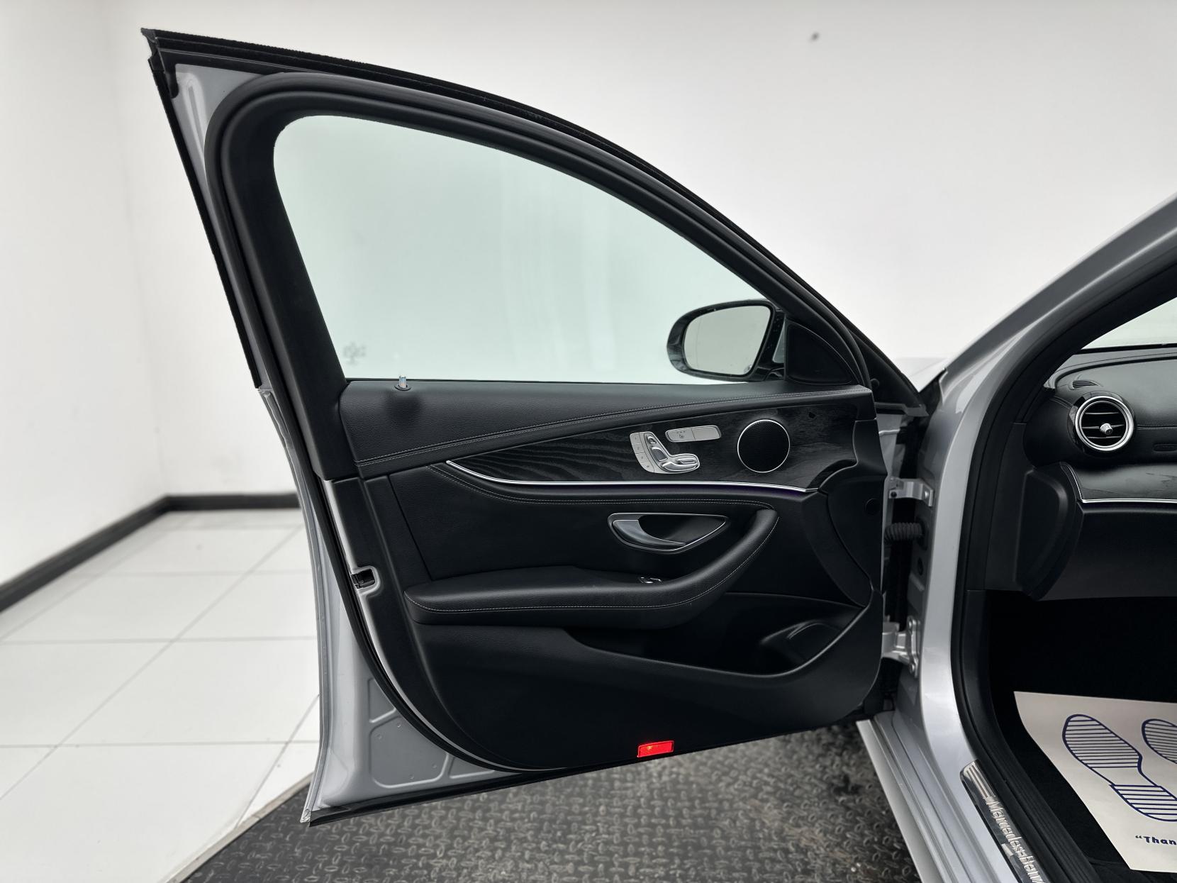 Mercedes-Benz E Class 2.0 E220d AMG Line (Premium) Saloon 4dr Diesel G-Tronic+ Euro 6 (s/s) (194 ps)