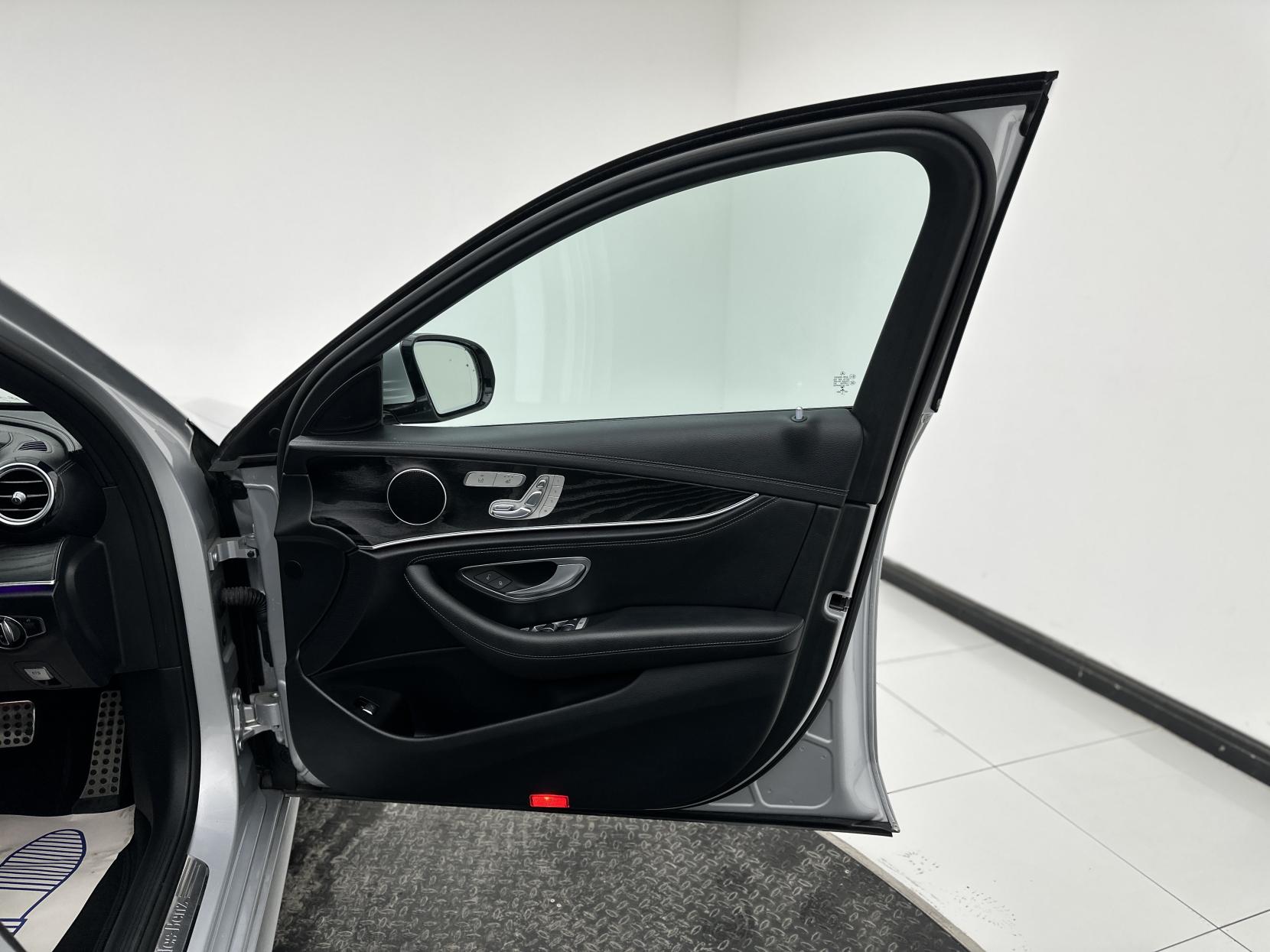 Mercedes-Benz E Class 2.0 E220d AMG Line (Premium) Saloon 4dr Diesel G-Tronic+ Euro 6 (s/s) (194 ps)