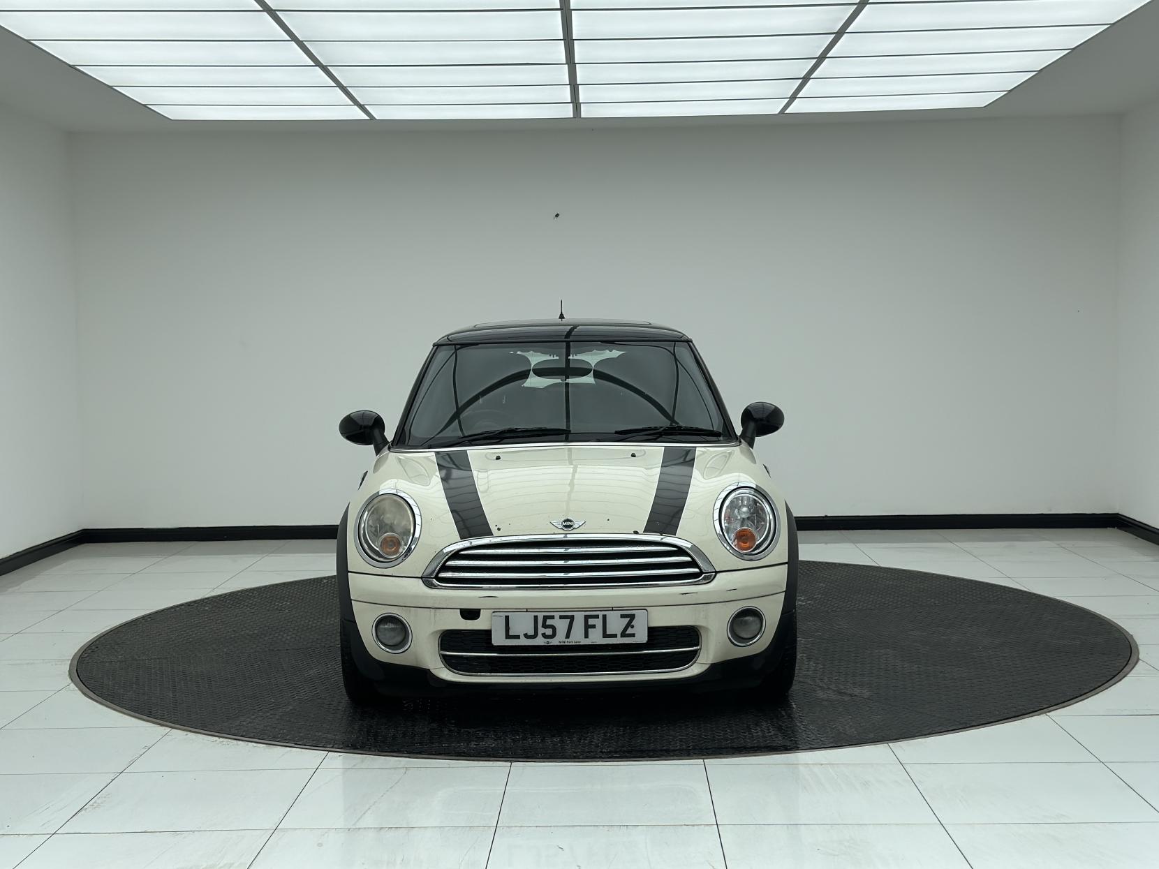 MINI Hatch 1.6 Cooper D Hatchback 3dr Diesel Manual Euro 4 (110 ps)
