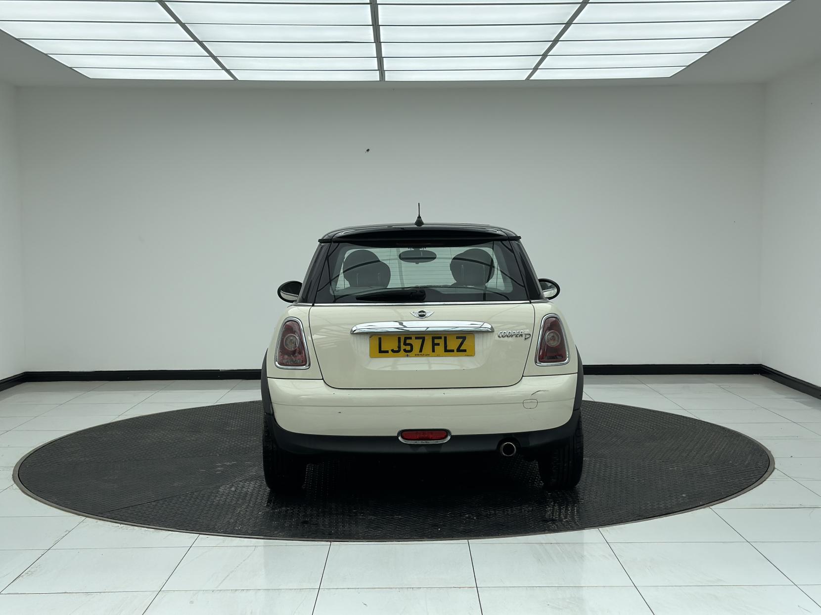 MINI Hatch 1.6 Cooper D Hatchback 3dr Diesel Manual Euro 4 (110 ps)