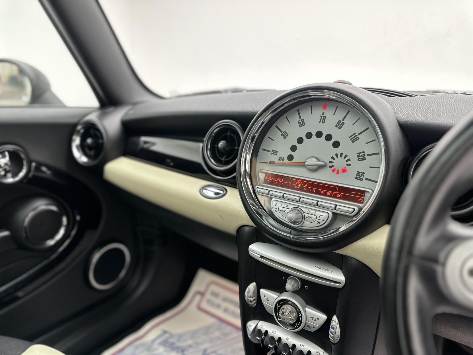 MINI Hatch 1.6 Cooper D Hatchback 3dr Diesel Manual Euro 4 (110 ps)