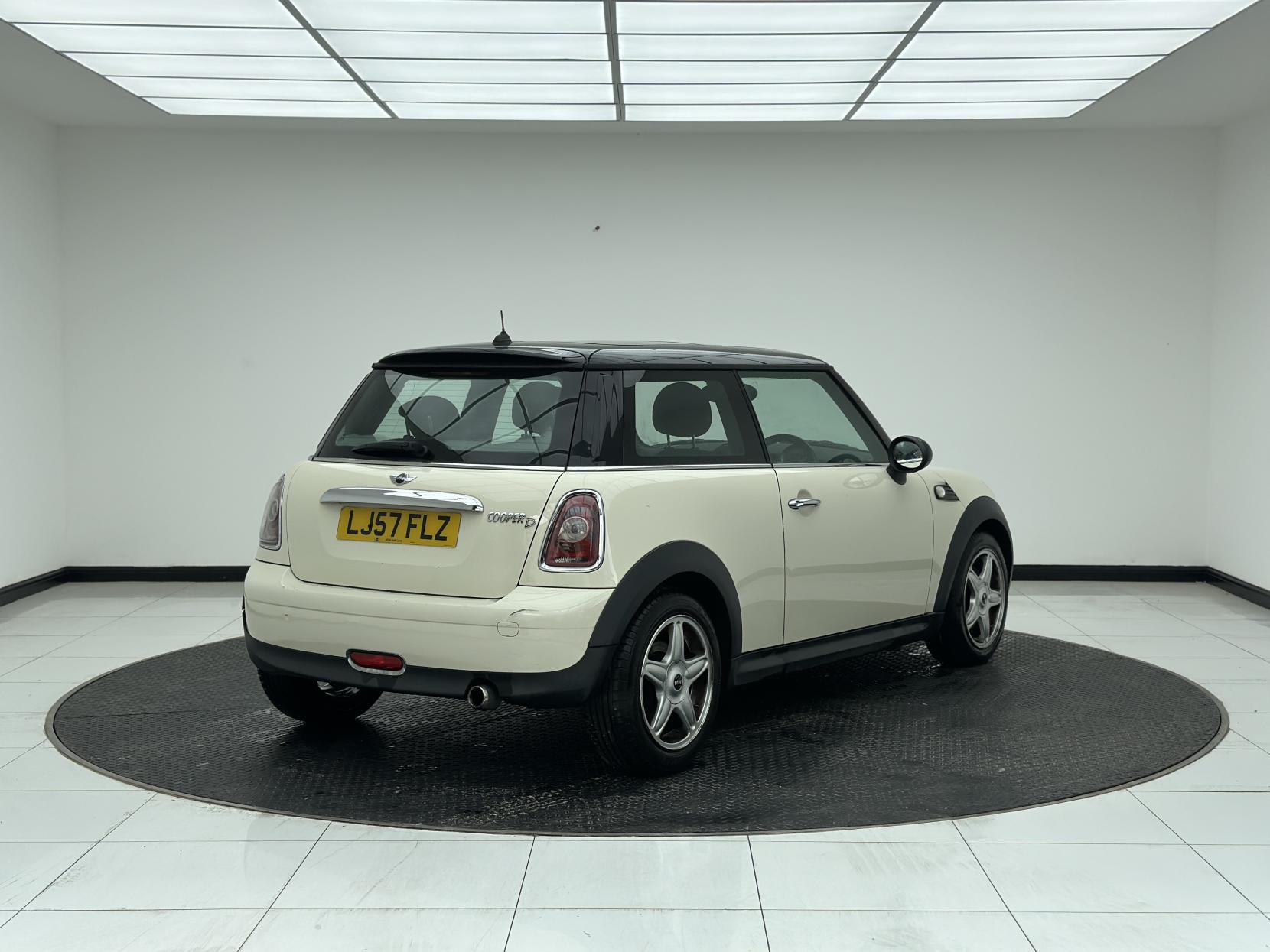 MINI Hatch 1.6 Cooper D Hatchback 3dr Diesel Manual Euro 4 (110 ps)