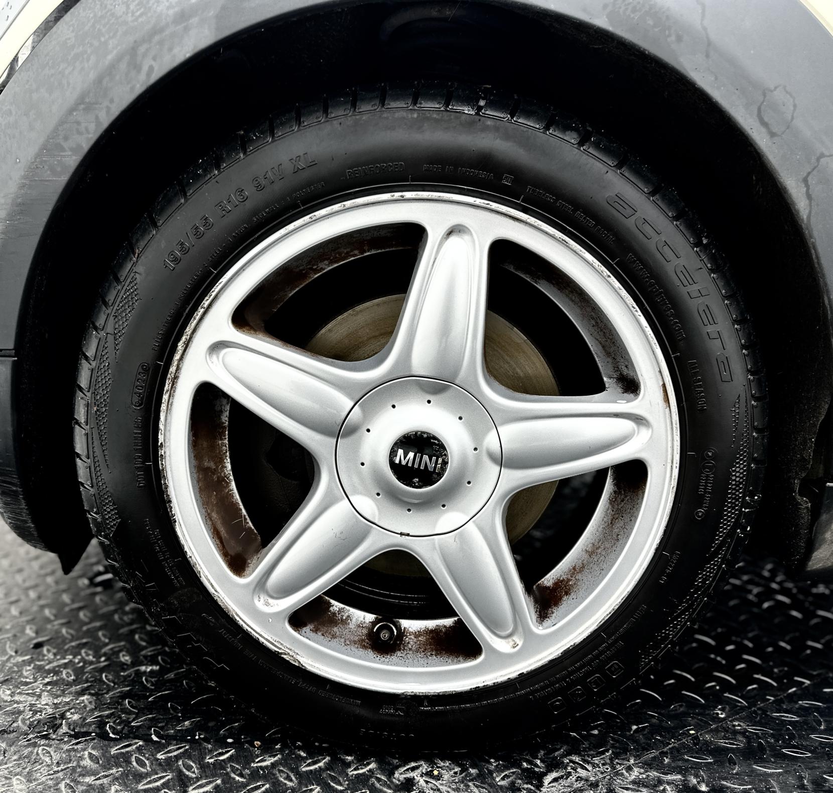 MINI Hatch 1.6 Cooper D Hatchback 3dr Diesel Manual Euro 4 (110 ps)