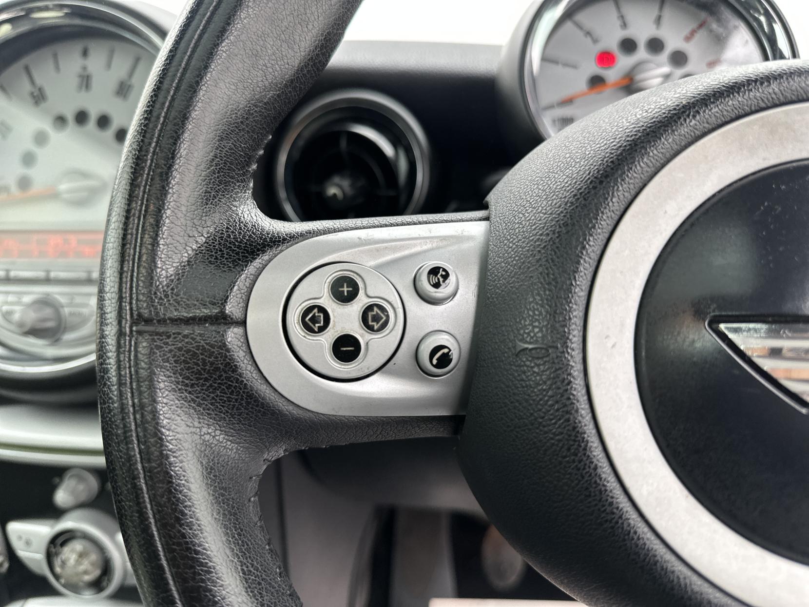MINI Hatch 1.6 Cooper D Hatchback 3dr Diesel Manual Euro 4 (110 ps)