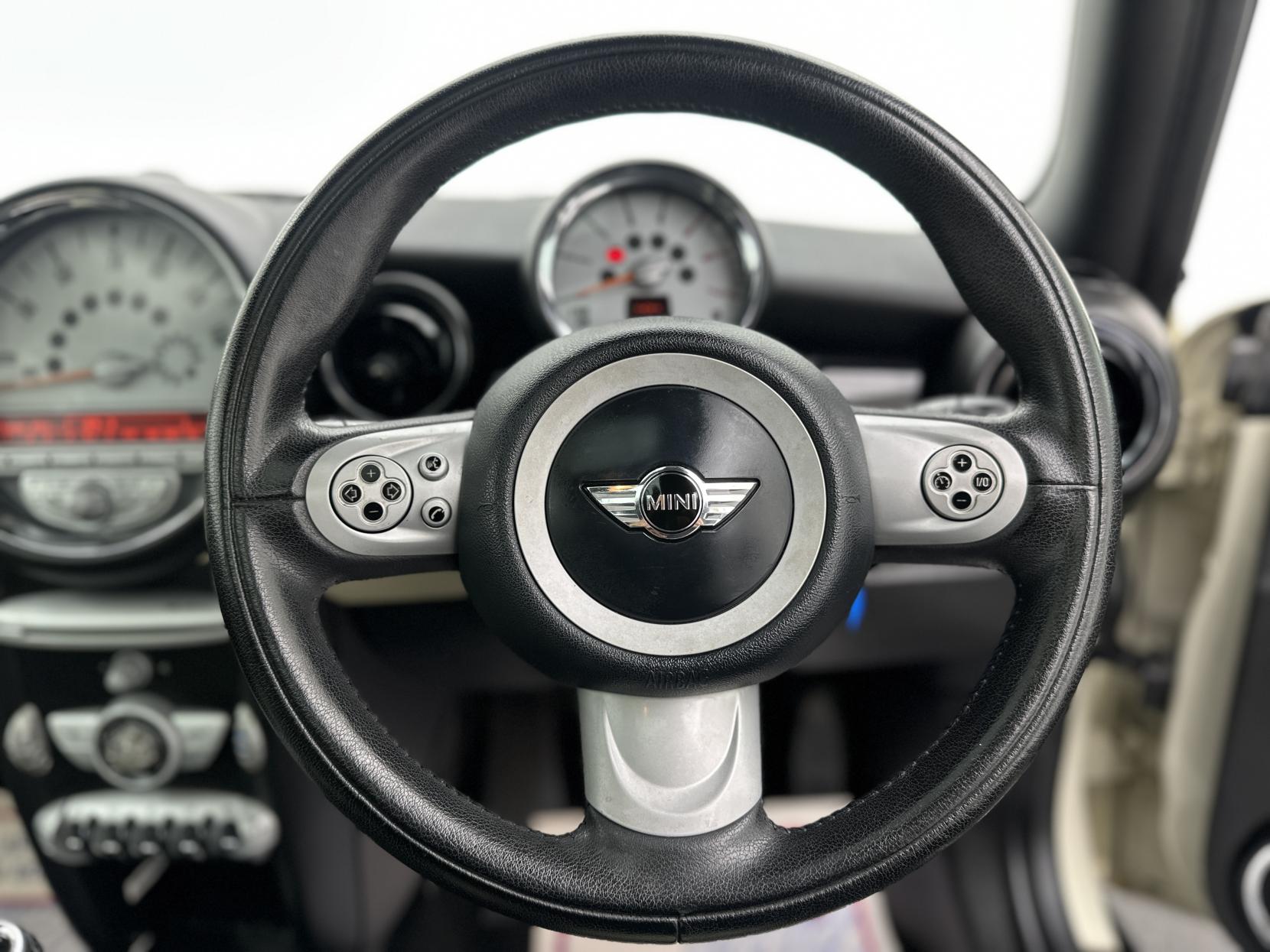 MINI Hatch 1.6 Cooper D Hatchback 3dr Diesel Manual Euro 4 (110 ps)