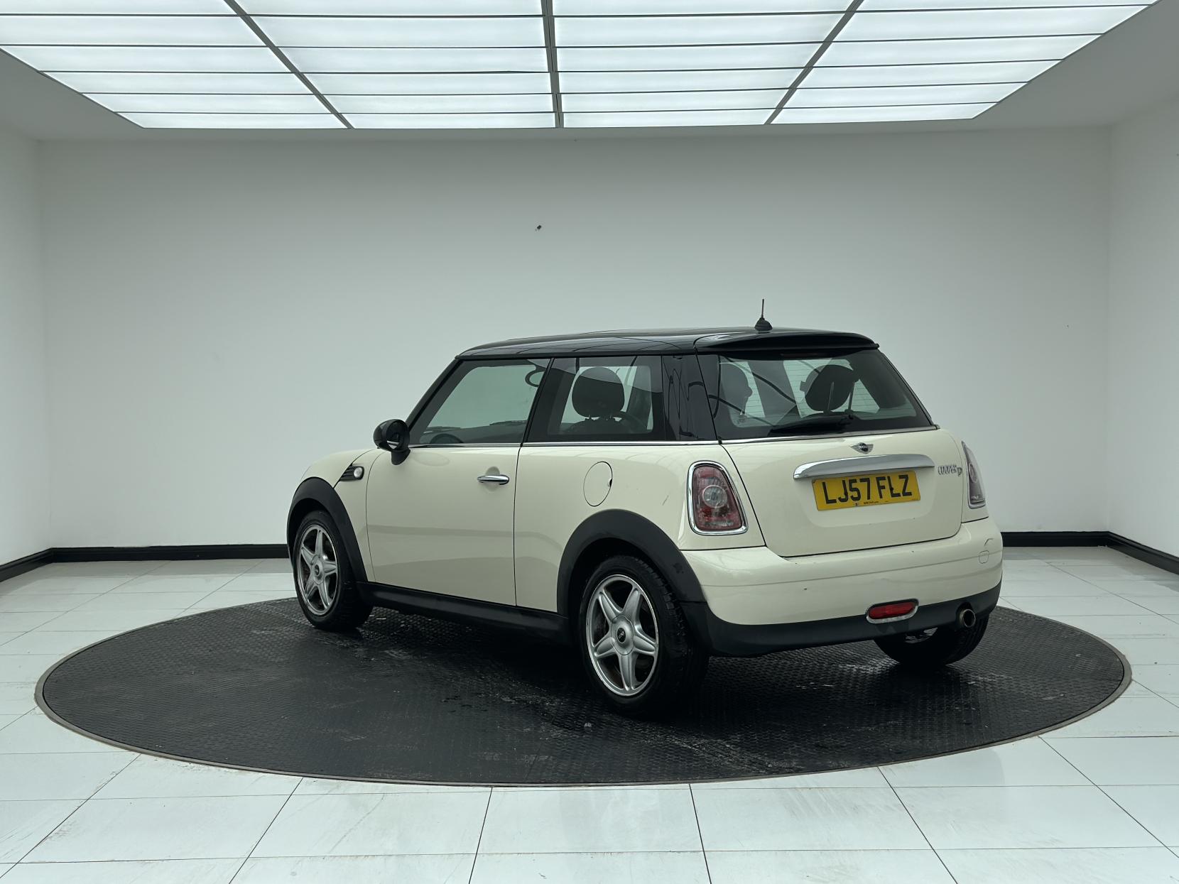 MINI Hatch 1.6 Cooper D Hatchback 3dr Diesel Manual Euro 4 (110 ps)