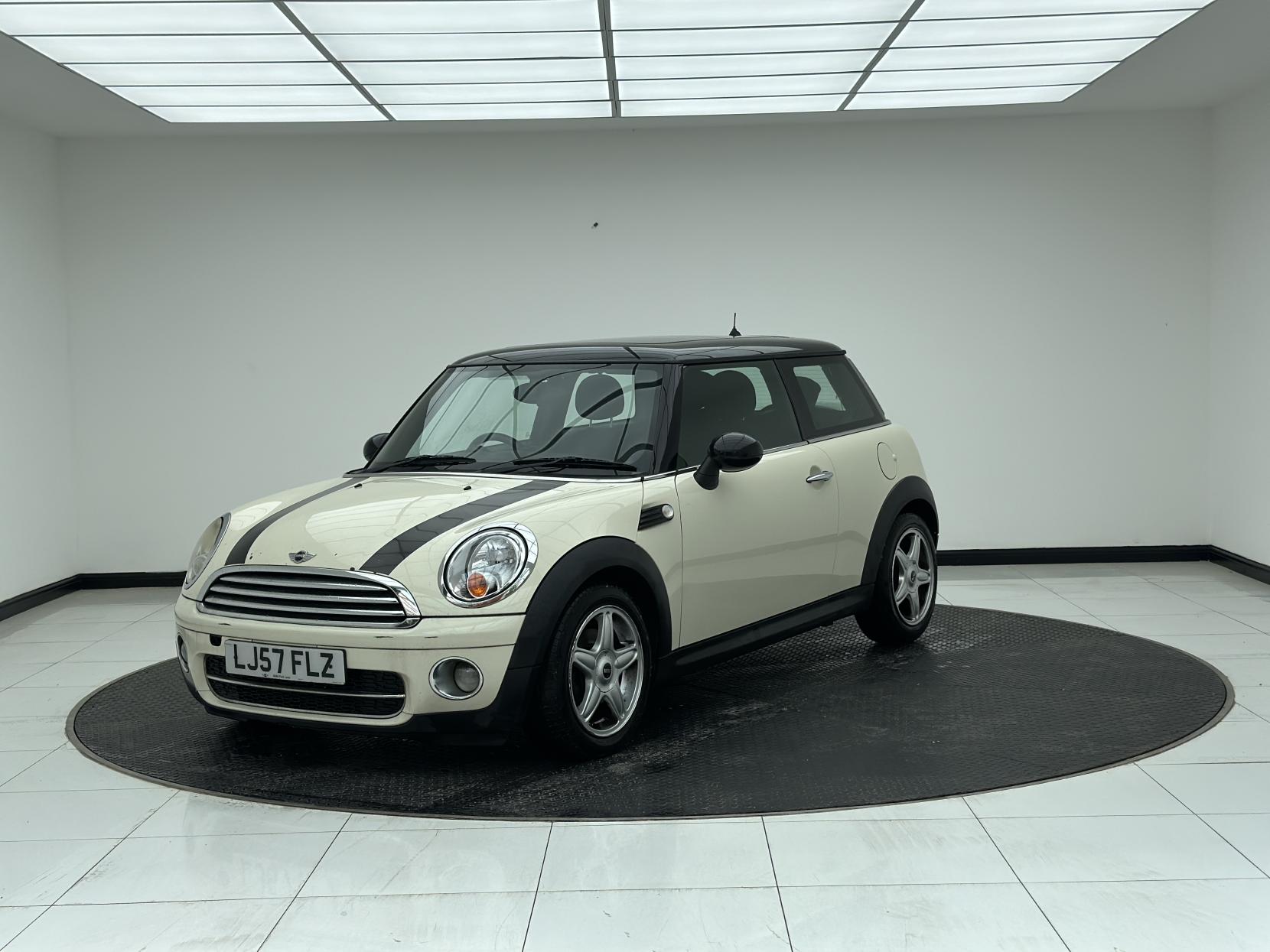 MINI Hatch 1.6 Cooper D Hatchback 3dr Diesel Manual Euro 4 (110 ps)