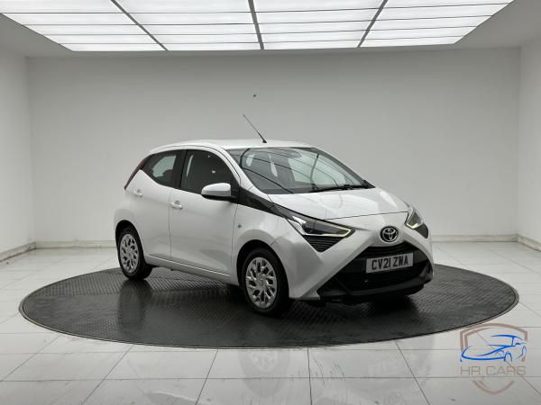 Toyota AYGO 1.0 VVT-i x-play Hatchback 5dr Petrol x-shift Euro 6 (Safety Sense) (71 ps)