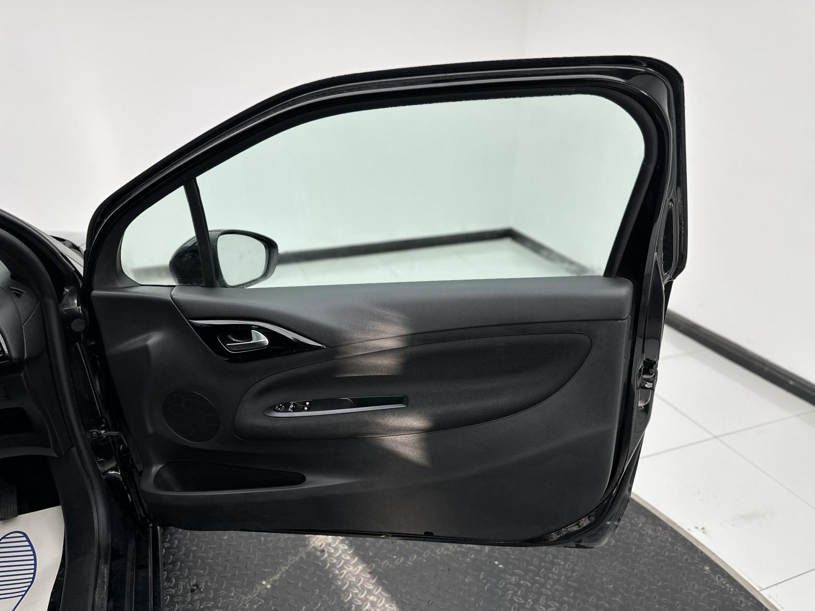 Citroen DS3 1.6 e-HDi DStyle Hatchback 3dr Diesel Manual Euro 5 (s/s) (90 ps)