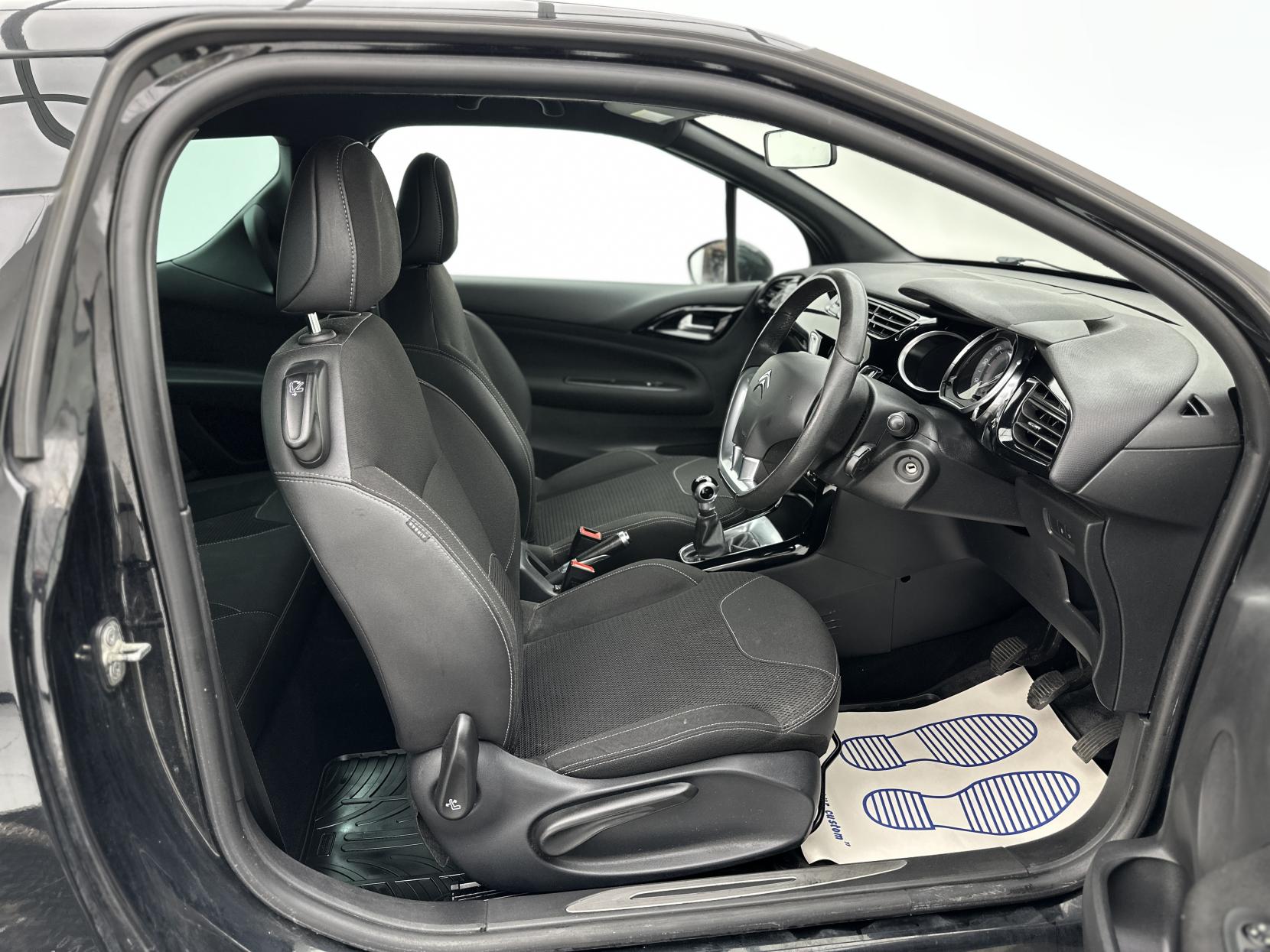 Citroen DS3 1.6 e-HDi DStyle Hatchback 3dr Diesel Manual Euro 5 (s/s) (90 ps)