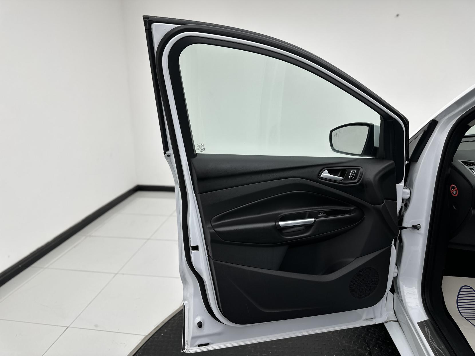 Ford Kuga 2.0 TDCi Titanium X Sport SUV 5dr Diesel Powershift AWD Euro 6 (s/s) (180 ps)
