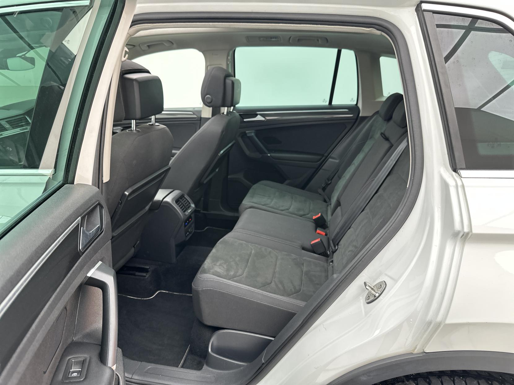 Volkswagen Tiguan 2.0 TDI SEL SUV 5dr Diesel DSG Euro 6 (s/s) (150 ps)