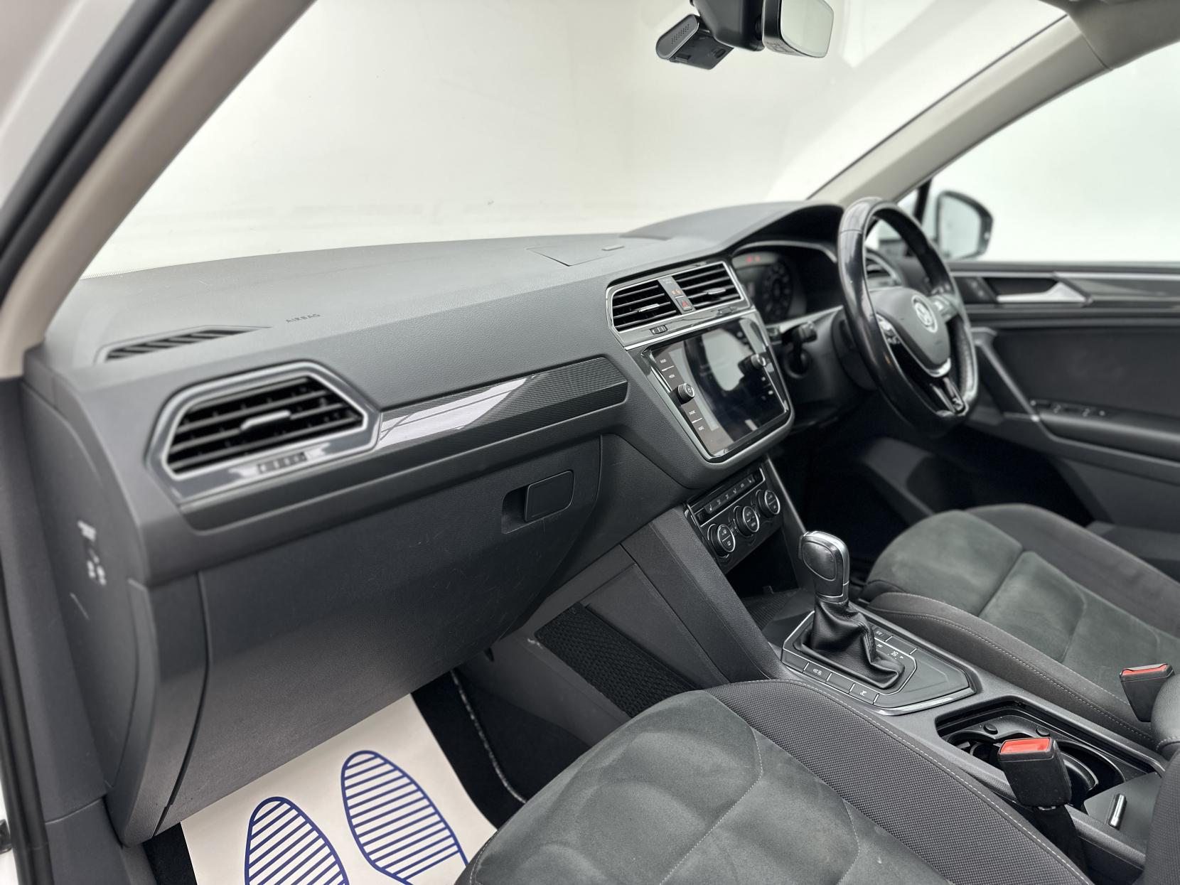 Volkswagen Tiguan 2.0 TDI SEL SUV 5dr Diesel DSG Euro 6 (s/s) (150 ps)