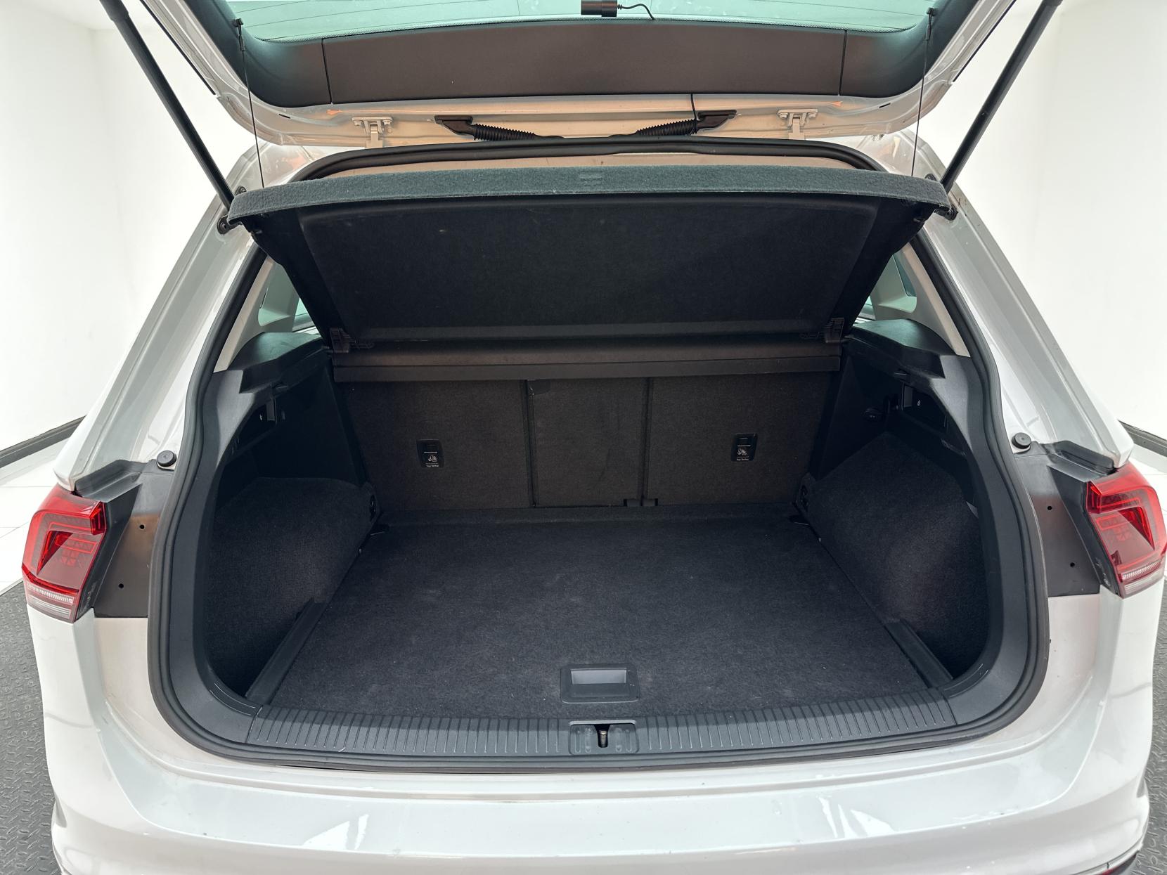 Volkswagen Tiguan 2.0 TDI SEL SUV 5dr Diesel DSG Euro 6 (s/s) (150 ps)