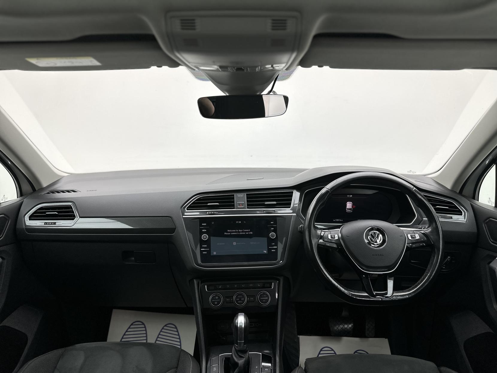 Volkswagen Tiguan 2.0 TDI SEL SUV 5dr Diesel DSG Euro 6 (s/s) (150 ps)