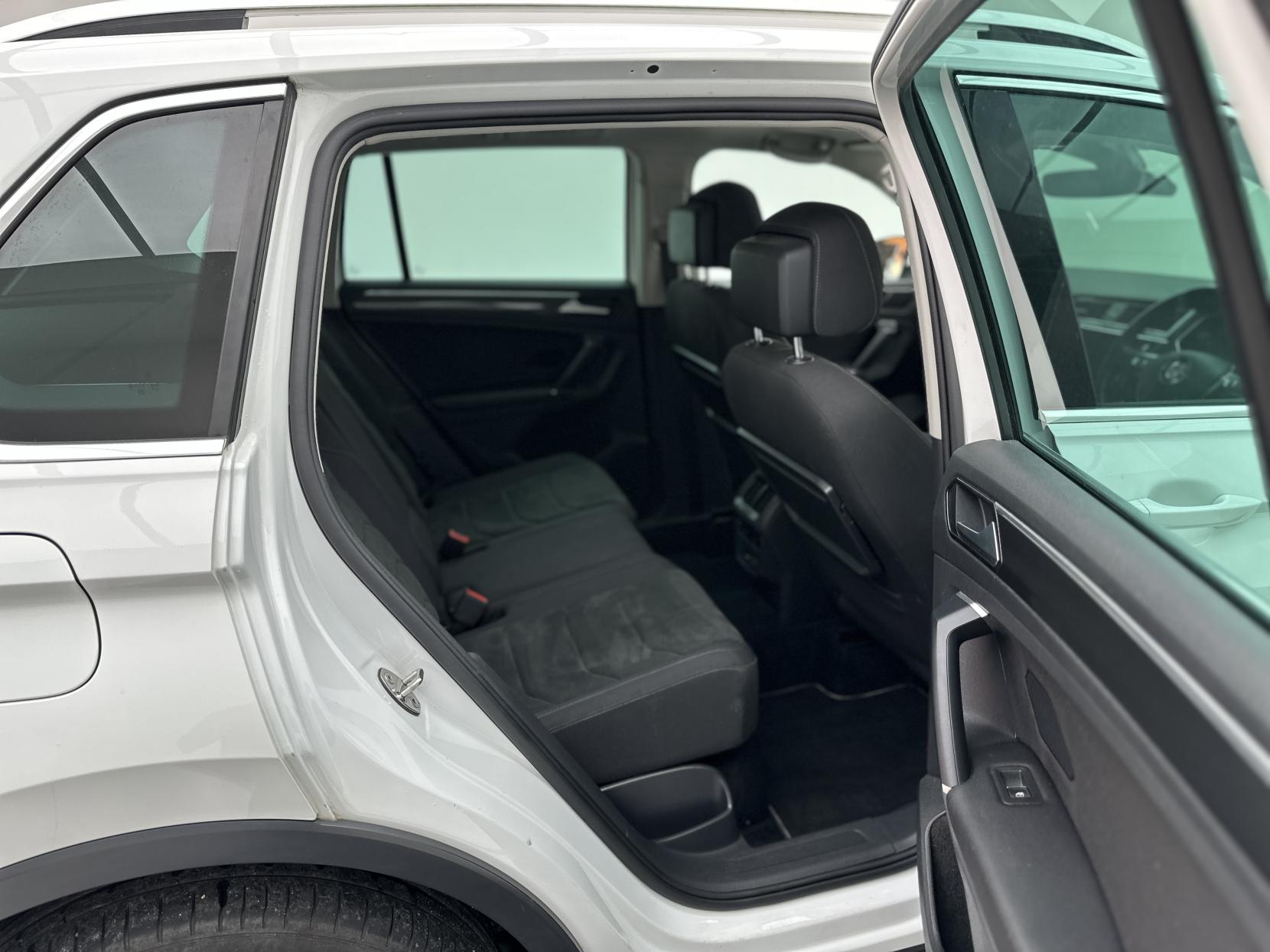 Volkswagen Tiguan 2.0 TDI SEL SUV 5dr Diesel DSG Euro 6 (s/s) (150 ps)