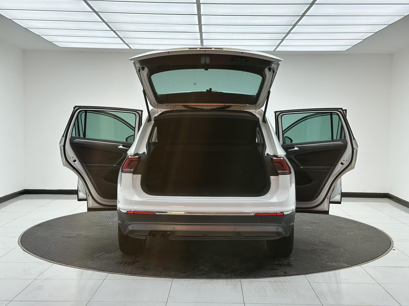 Volkswagen Tiguan 2.0 TDI SEL SUV 5dr Diesel DSG Euro 6 (s/s) (150 ps)