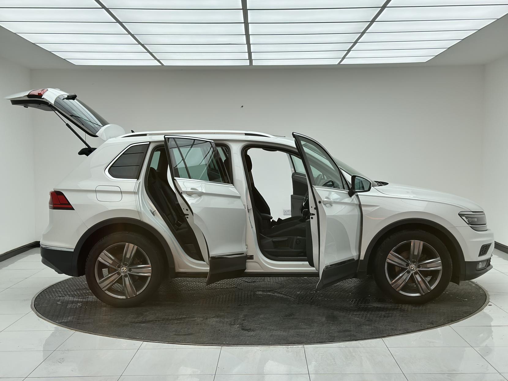 Volkswagen Tiguan 2.0 TDI SEL SUV 5dr Diesel DSG Euro 6 (s/s) (150 ps)