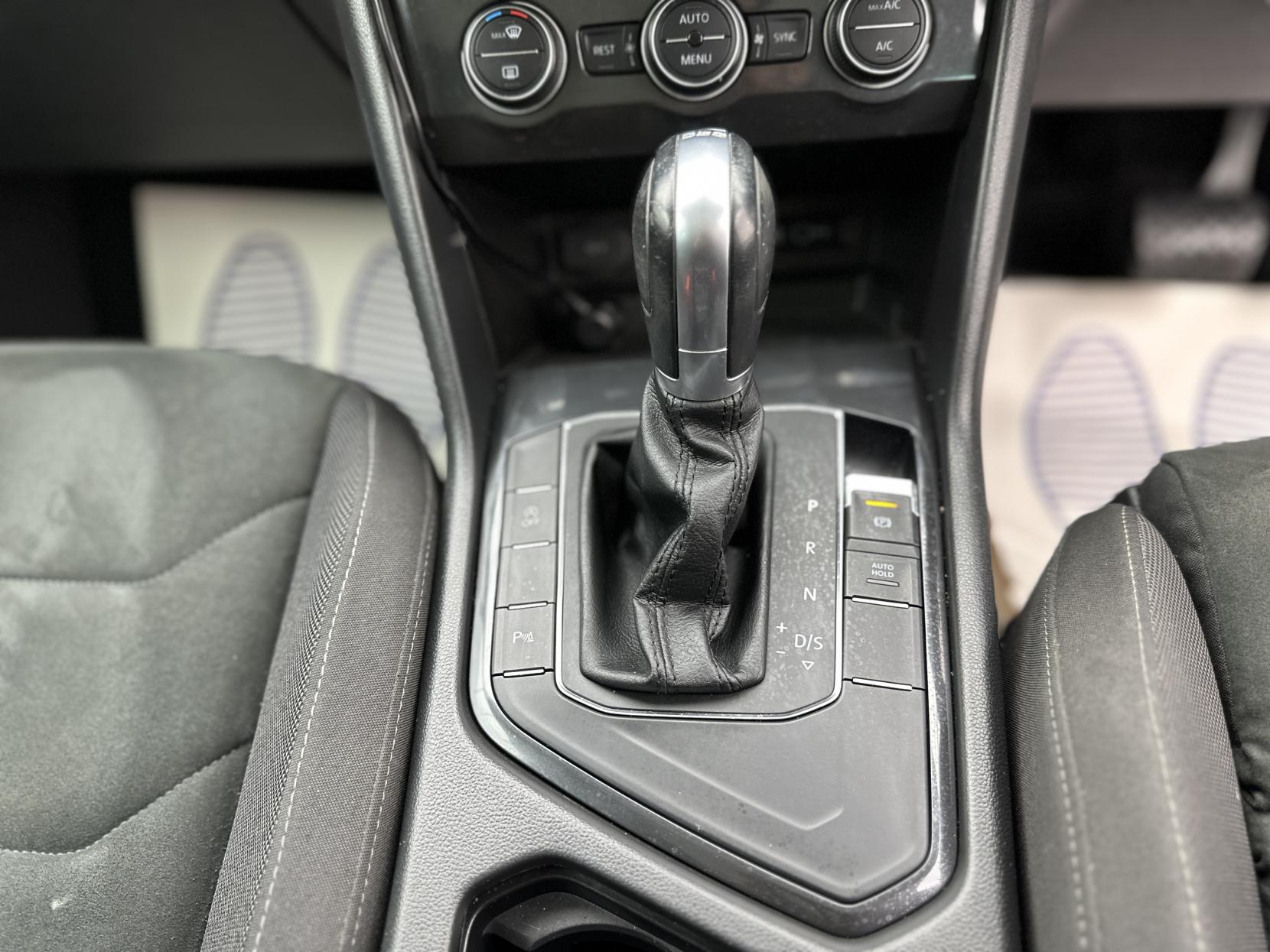 Volkswagen Tiguan 2.0 TDI SEL SUV 5dr Diesel DSG Euro 6 (s/s) (150 ps)