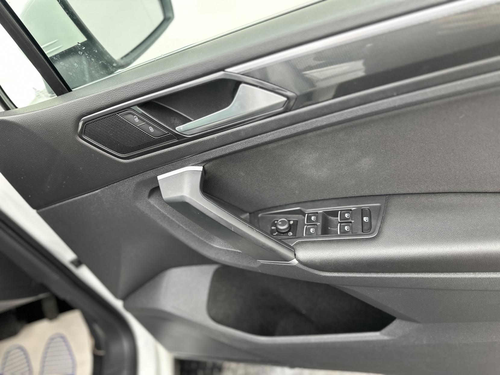 Volkswagen Tiguan 2.0 TDI SEL SUV 5dr Diesel DSG Euro 6 (s/s) (150 ps)