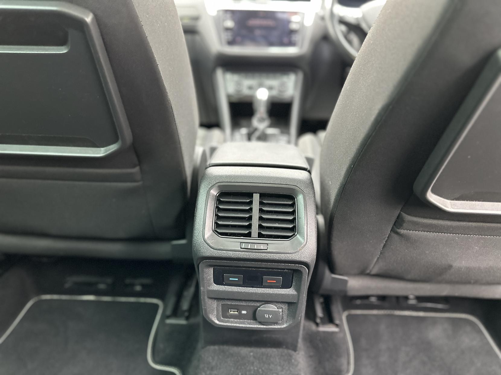 Volkswagen Tiguan 2.0 TDI SEL SUV 5dr Diesel DSG Euro 6 (s/s) (150 ps)