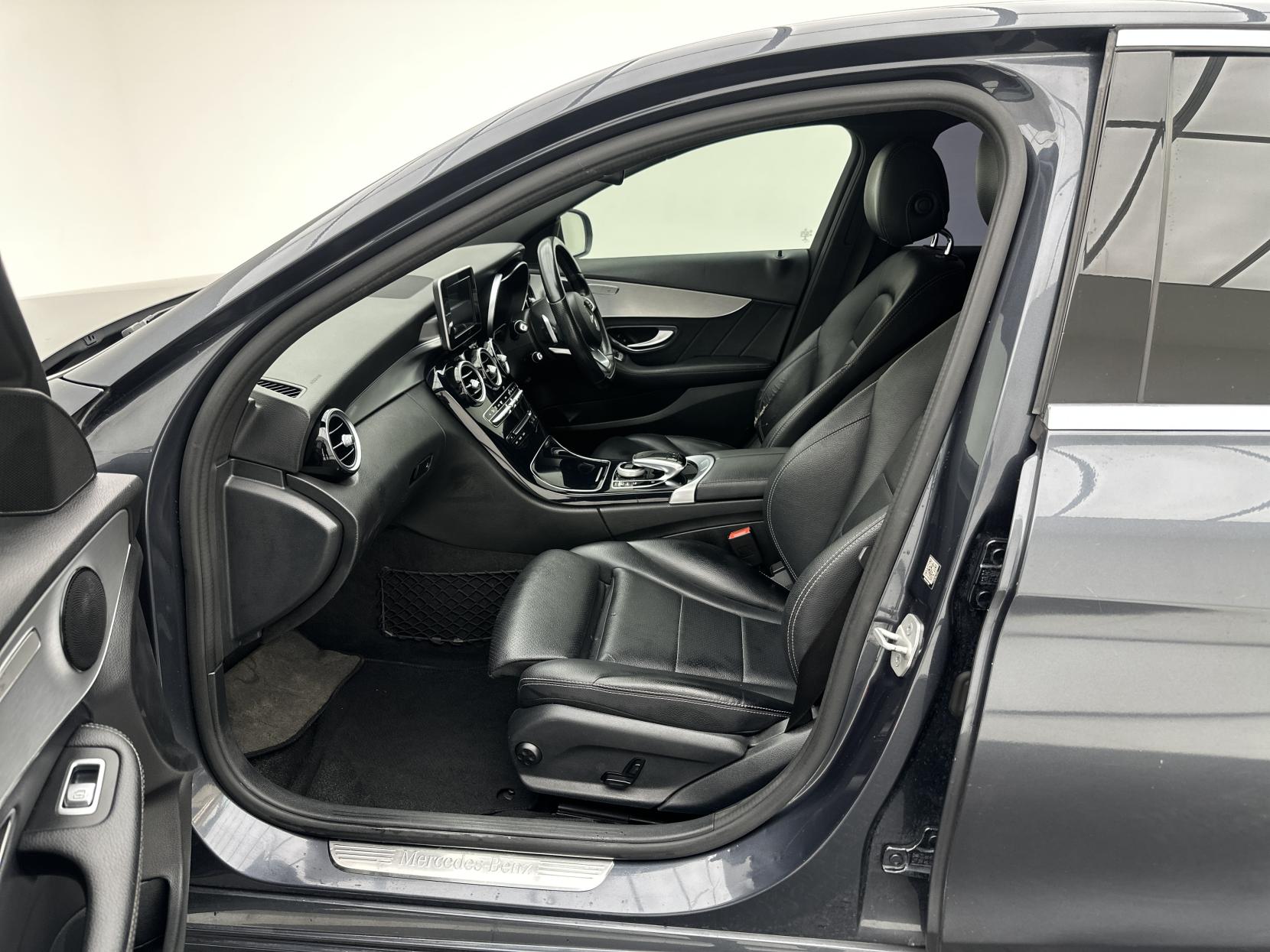 Mercedes-Benz C Class 2.1 C220d AMG Line Saloon 4dr Diesel 7G-Tronic+ Euro 6 (s/s) (170 ps)