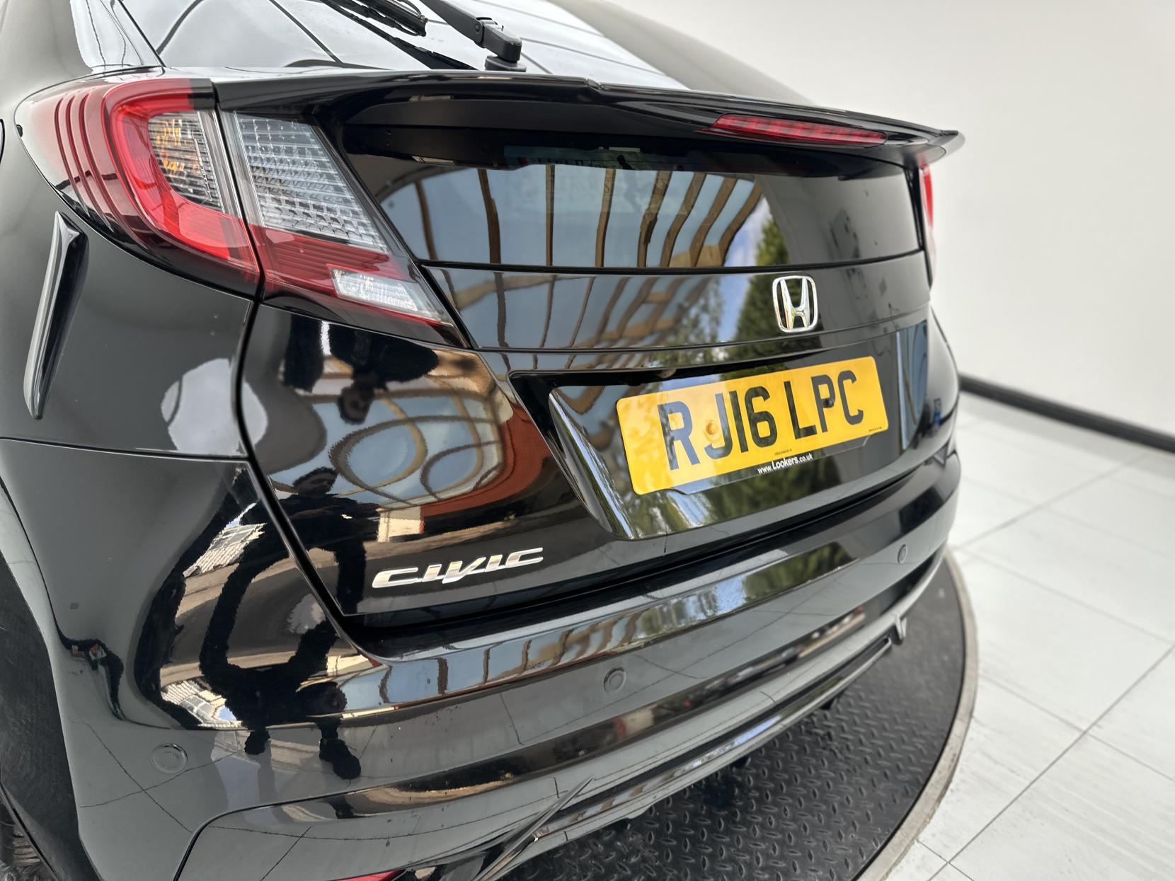 Honda Civic 1.8 i-VTEC SR Hatchback 5dr Petrol Auto Euro 6 (142 ps)