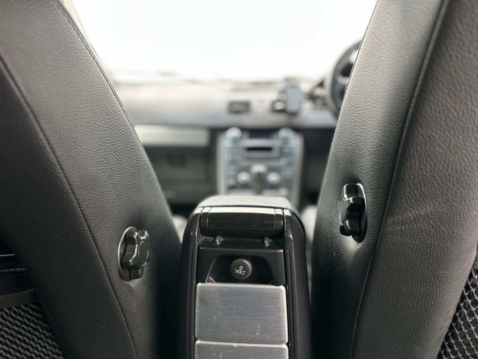 Volvo XC90 2.4 D5 SE Nav SUV 5dr Diesel Geartronic 4WD Euro 5 (200 ps)