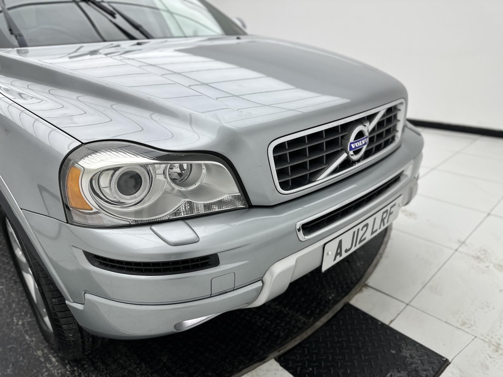 Volvo XC90 2.4 D5 SE Nav SUV 5dr Diesel Geartronic 4WD Euro 5 (200 ps)