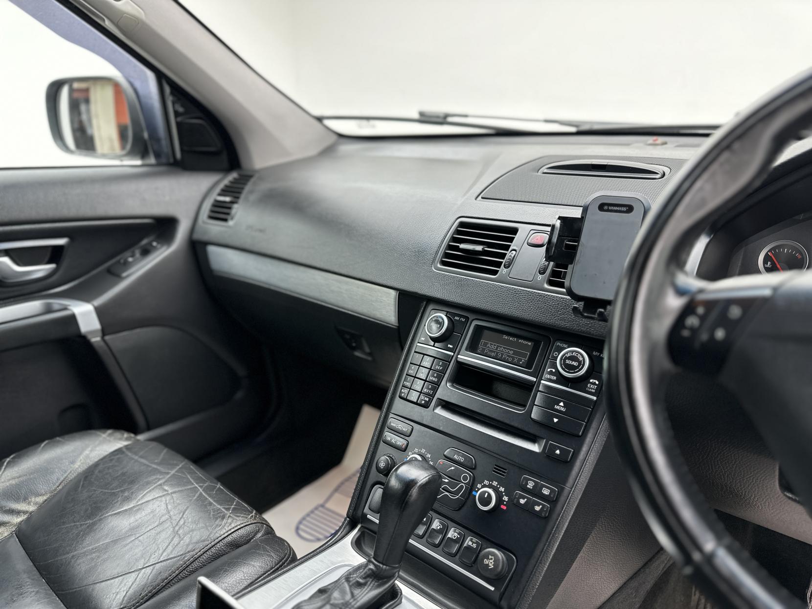 Volvo XC90 2.4 D5 SE Nav SUV 5dr Diesel Geartronic 4WD Euro 5 (200 ps)