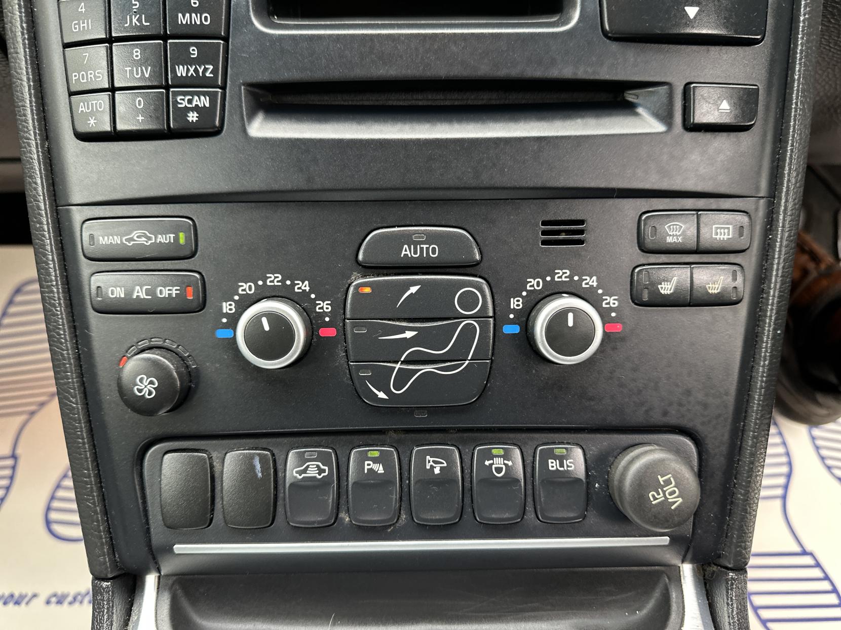 Volvo XC90 2.4 D5 SE Nav SUV 5dr Diesel Geartronic 4WD Euro 5 (200 ps)