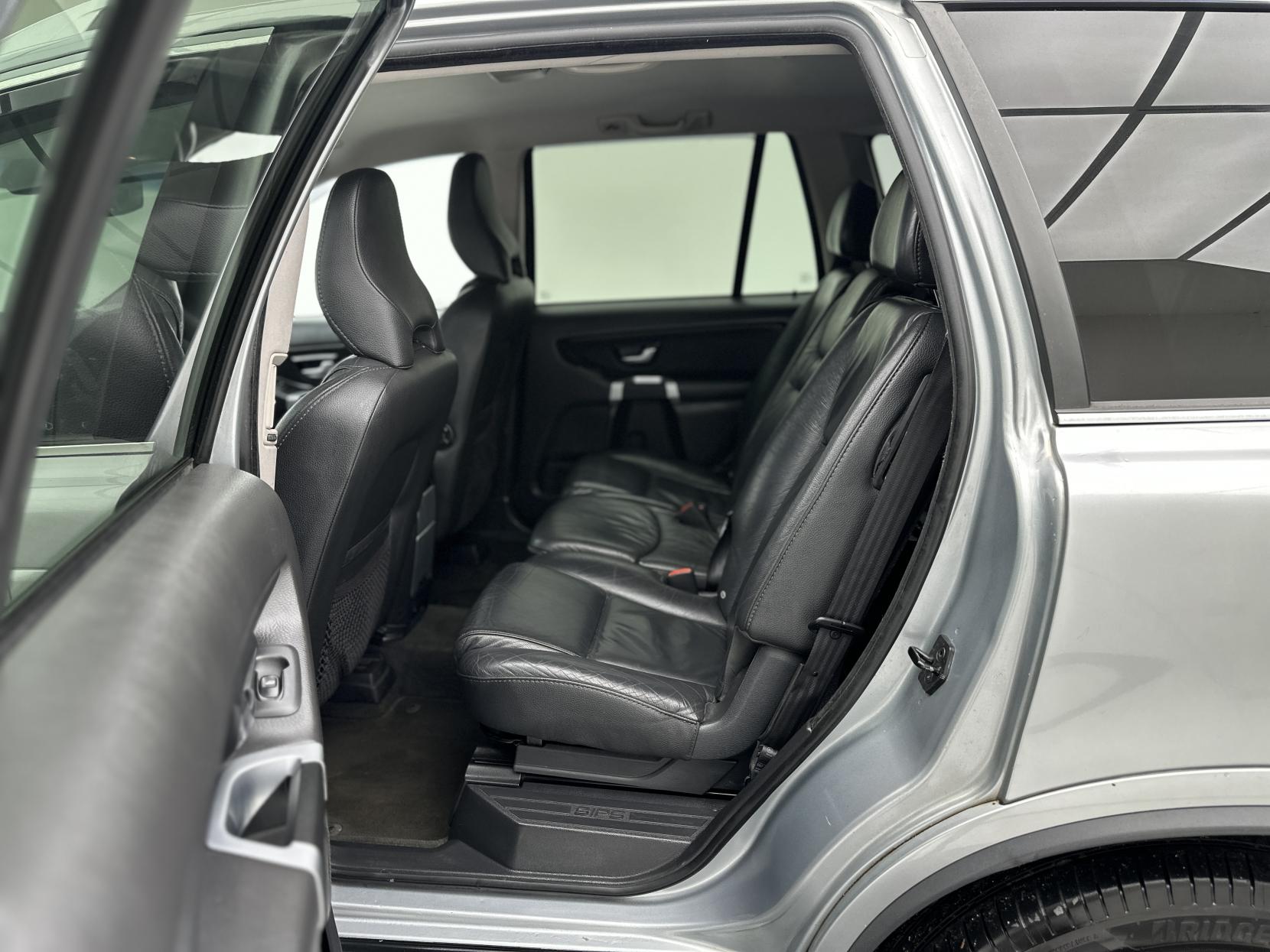 Volvo XC90 2.4 D5 SE Nav SUV 5dr Diesel Geartronic 4WD Euro 5 (200 ps)