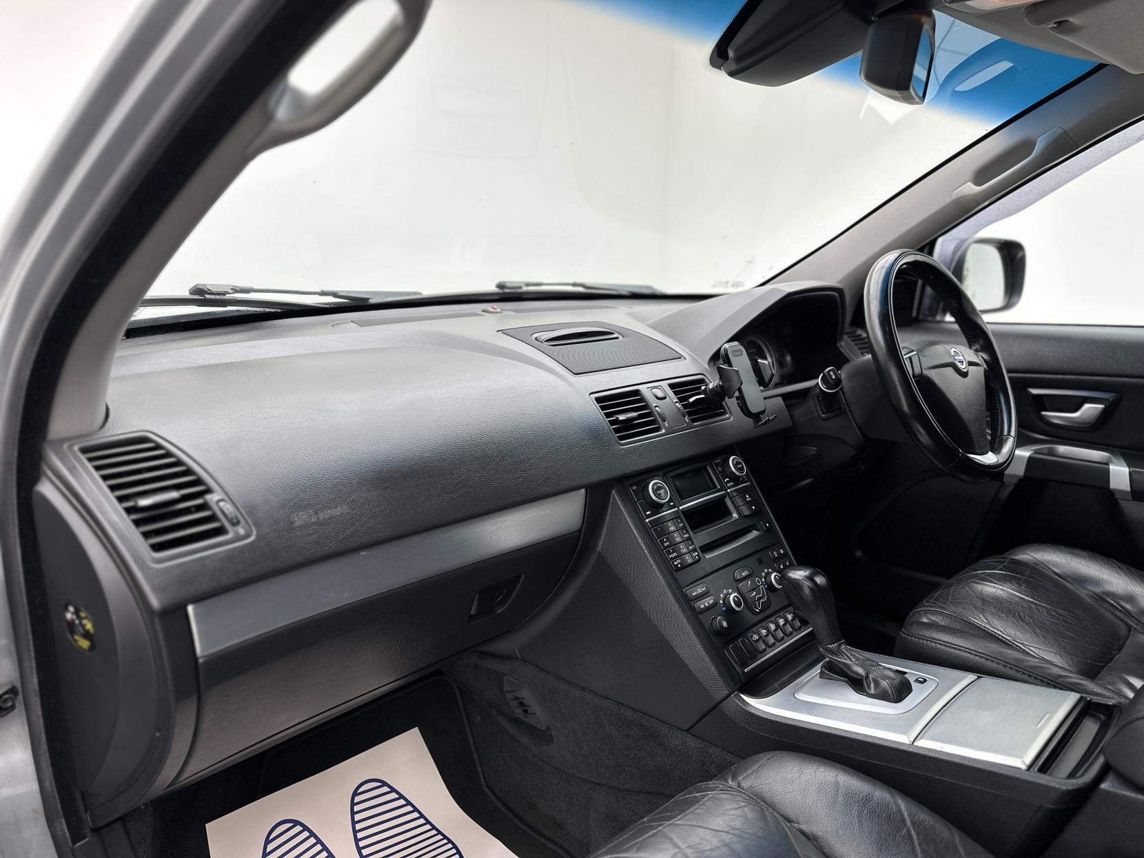 Volvo XC90 2.4 D5 SE Nav SUV 5dr Diesel Geartronic 4WD Euro 5 (200 ps)