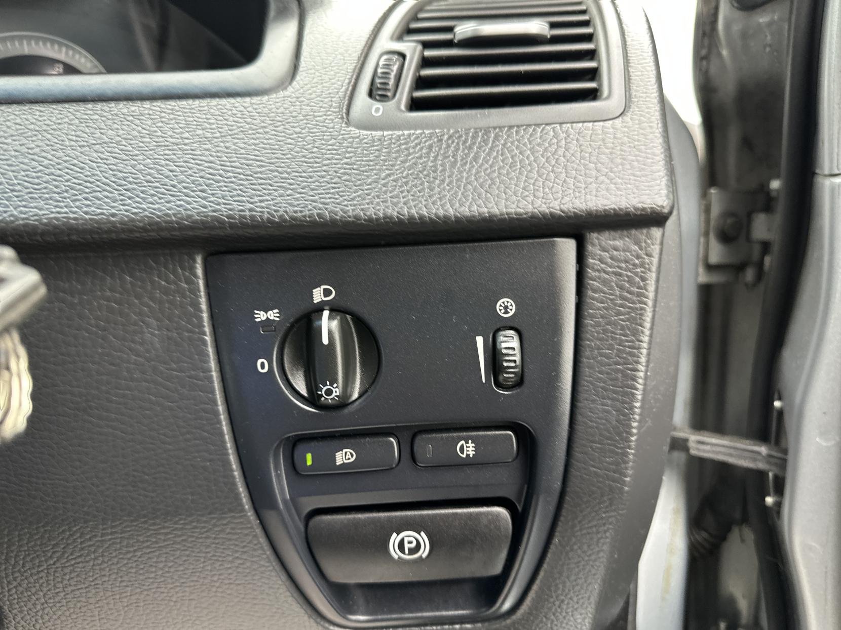 Volvo XC90 2.4 D5 SE Nav SUV 5dr Diesel Geartronic 4WD Euro 5 (200 ps)