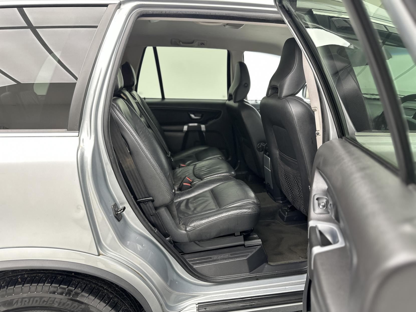 Volvo XC90 2.4 D5 SE Nav SUV 5dr Diesel Geartronic 4WD Euro 5 (200 ps)