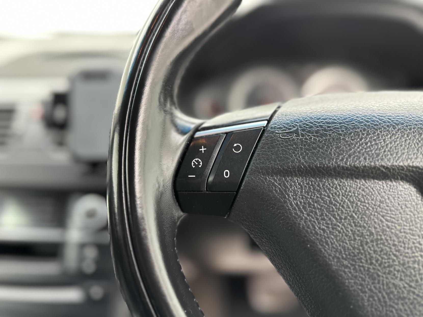 Volvo XC90 2.4 D5 SE Nav SUV 5dr Diesel Geartronic 4WD Euro 5 (200 ps)